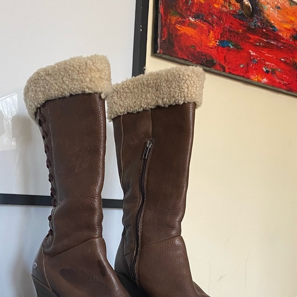 Wool trimmed leather Ugg Boots - Picture 2 of 2